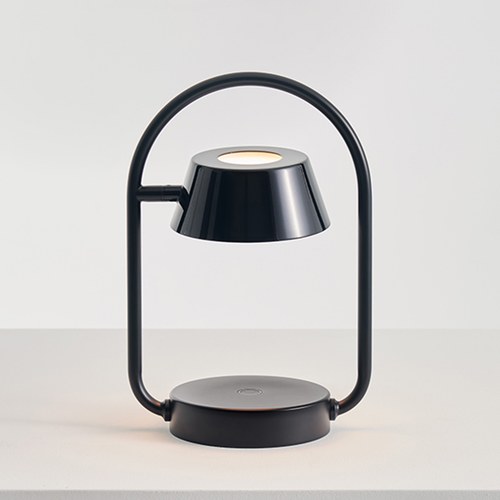 OLO Φ Portable 無線充電桌燈 (亮黑/霧黑)