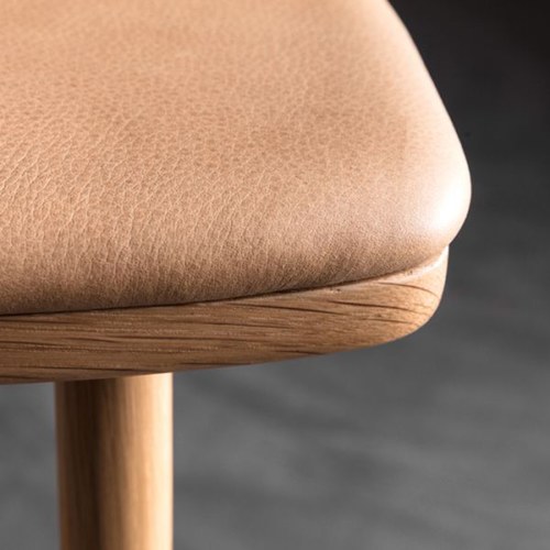 丹麥Sketch 微波浪造型皮革吧台椅 (橡木、高66公分)