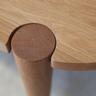 丹麥Sketch Cove橢圓型膠囊餐桌 (橡木)