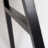 荷蘭Zuiver 金屬框人字貼餐廳餐桌 (黑)